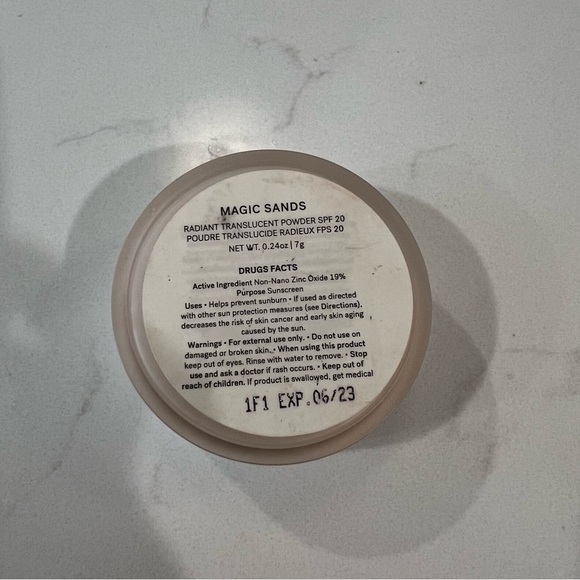 Ilia Setting Powder - Picture 3 of 3